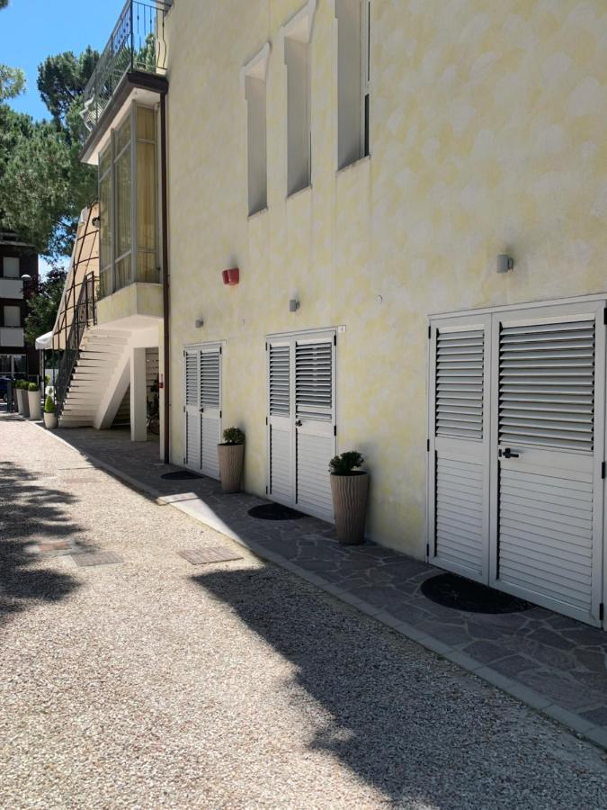 Hotel Augustus Milano Marittima Exteriör bild