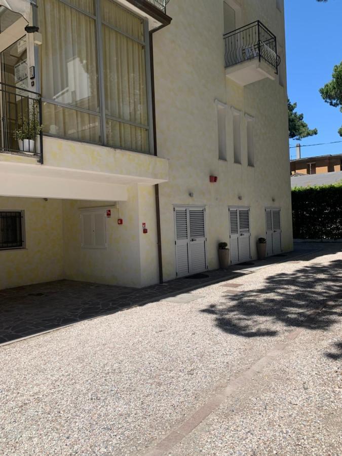 Hotel Augustus Milano Marittima Exteriör bild