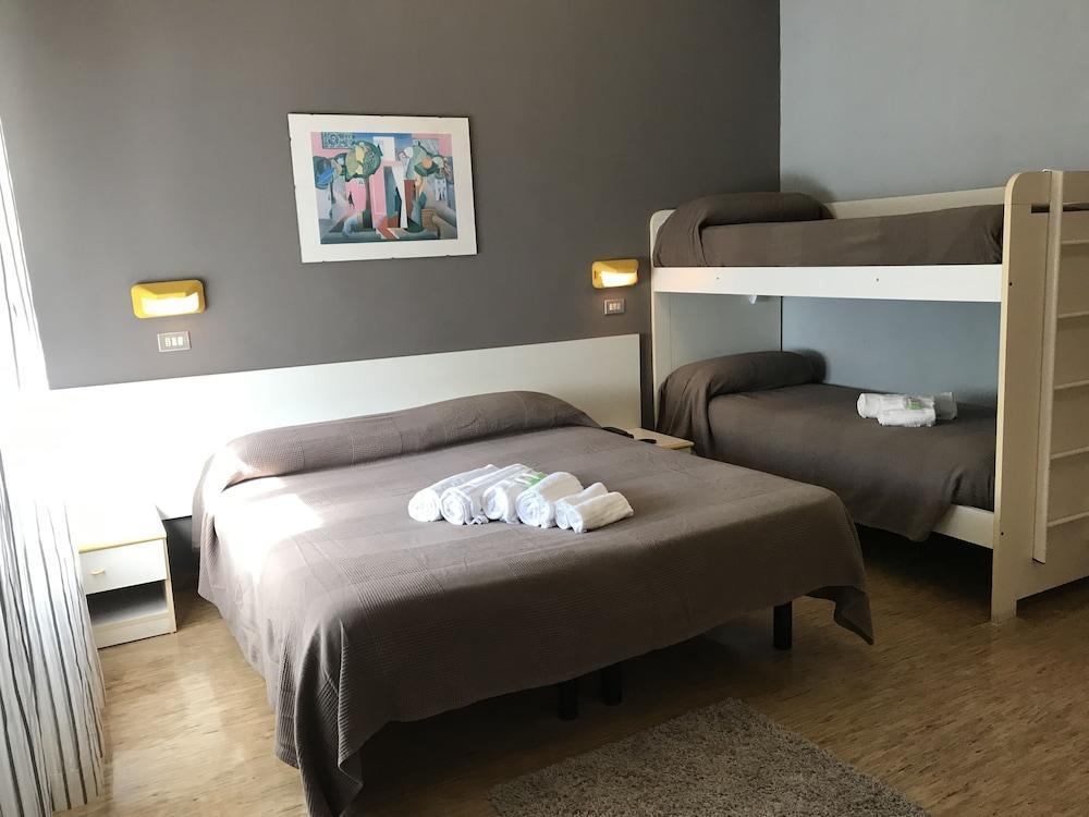 Hotel Augustus Milano Marittima Exteriör bild