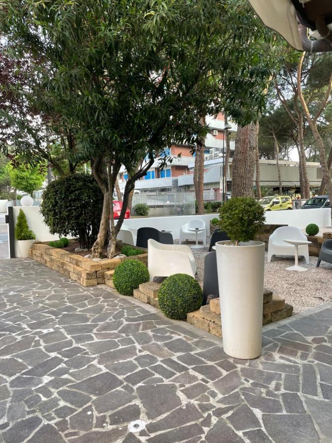 Hotel Augustus Milano Marittima Exteriör bild