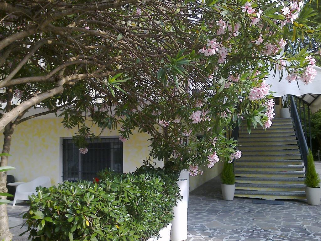 Hotel Augustus Milano Marittima Exteriör bild