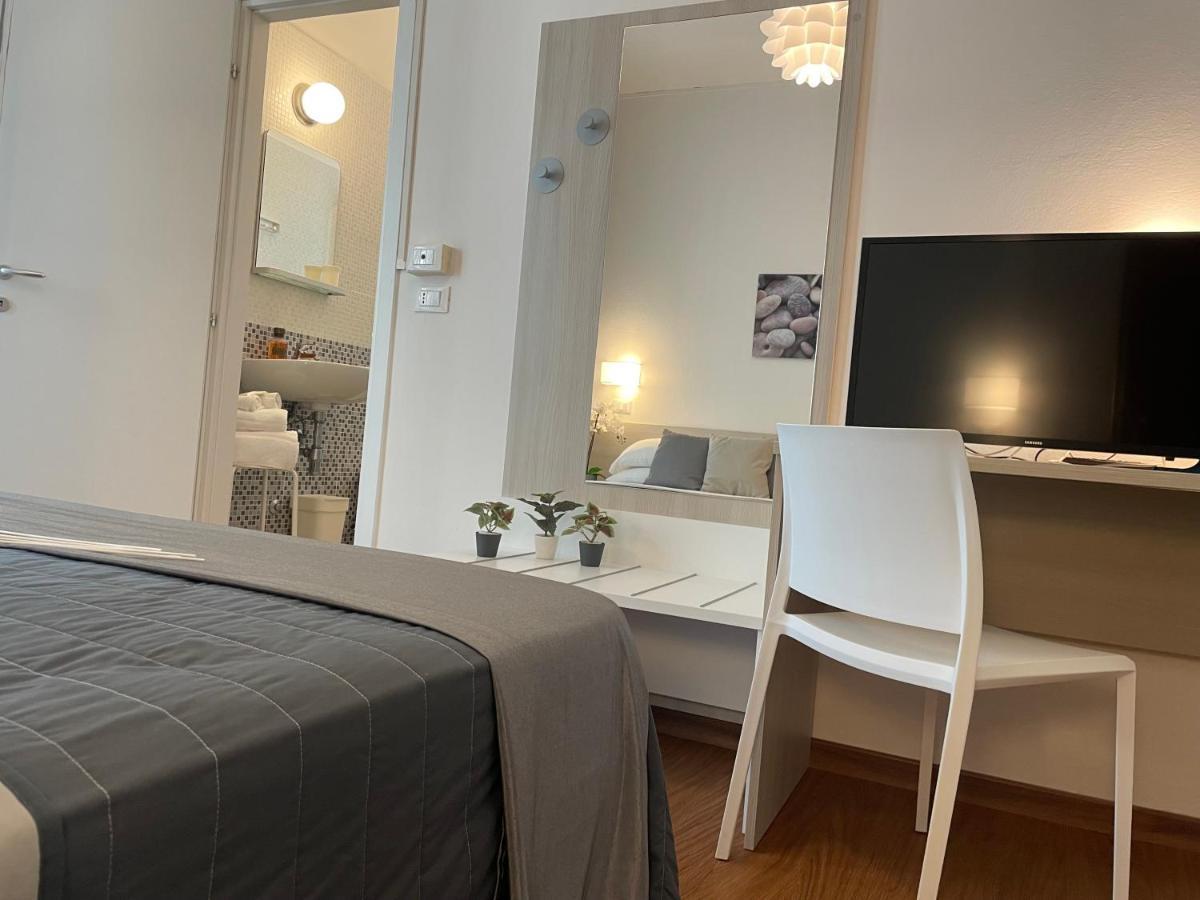 Hotel Augustus Milano Marittima Exteriör bild