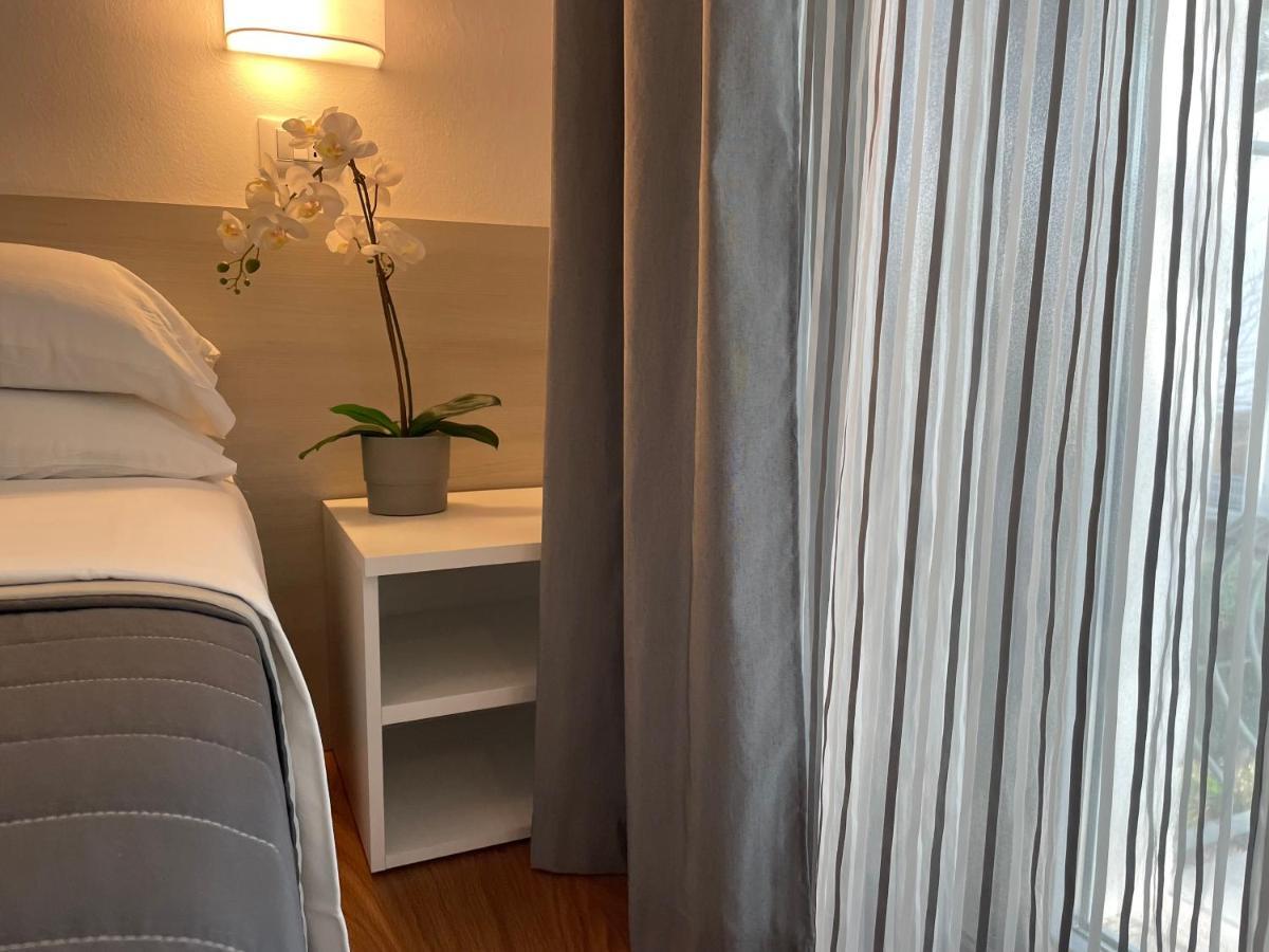 Hotel Augustus Milano Marittima Exteriör bild