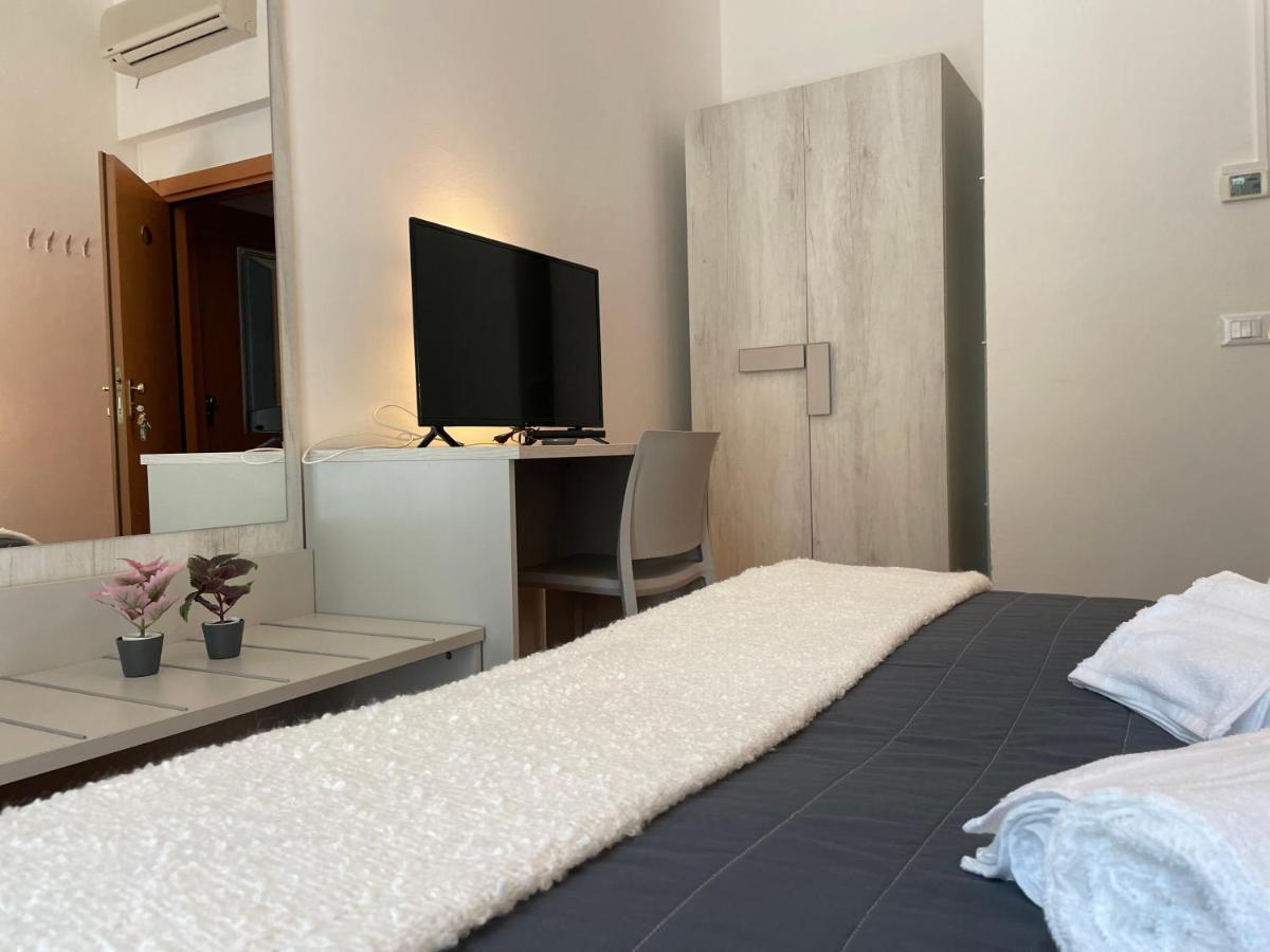 Hotel Augustus Milano Marittima Exteriör bild