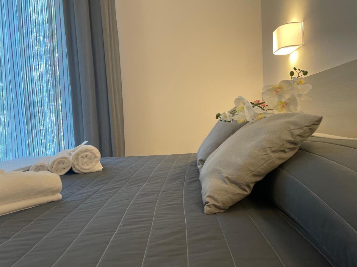 Hotel Augustus Milano Marittima Exteriör bild