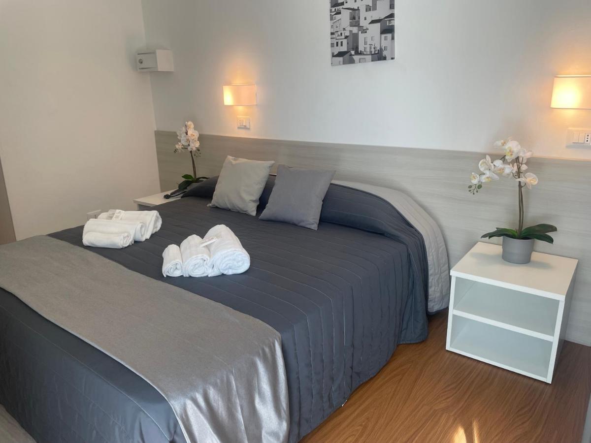 Hotel Augustus Milano Marittima Exteriör bild