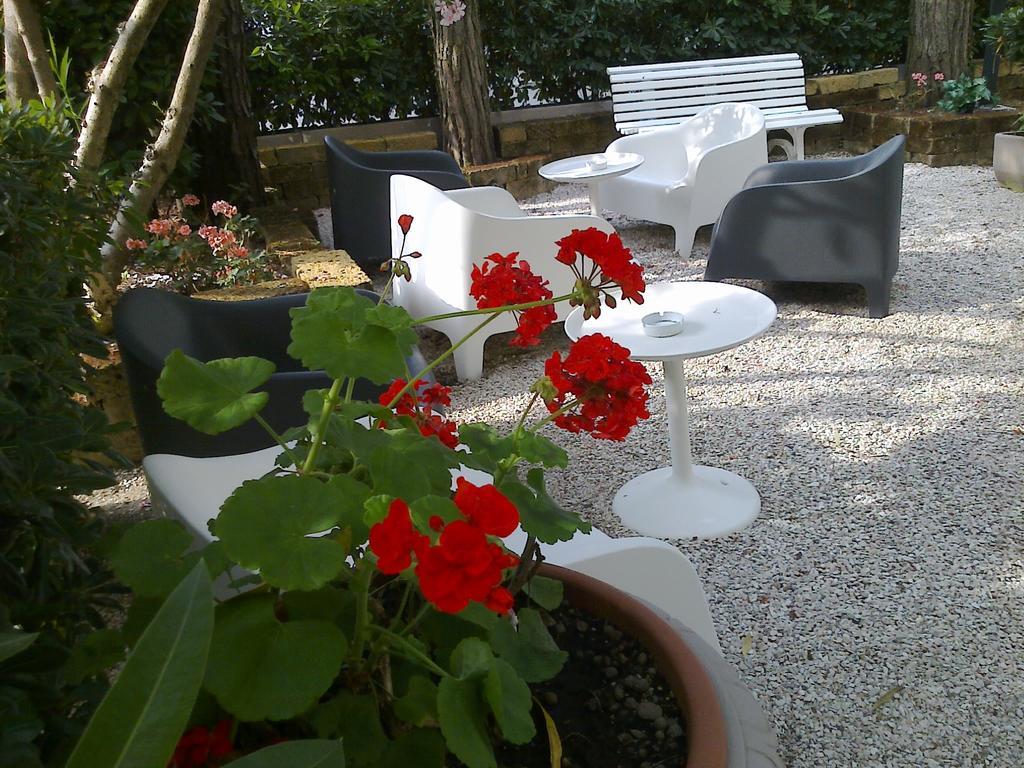 Hotel Augustus Milano Marittima Exteriör bild