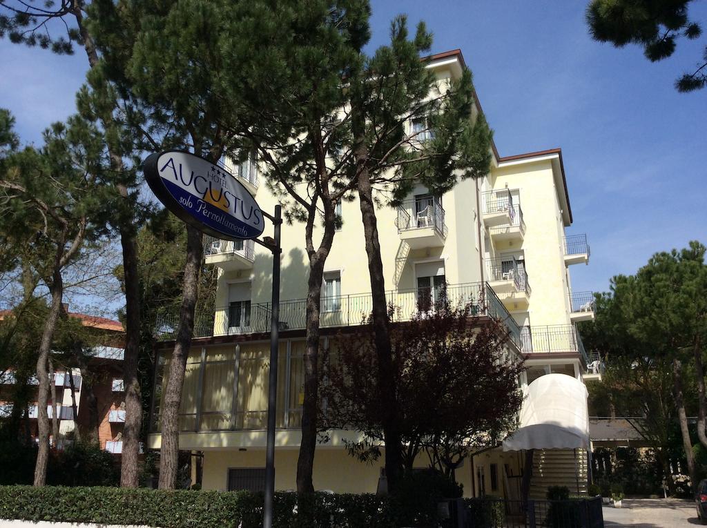 Hotel Augustus Milano Marittima Exteriör bild
