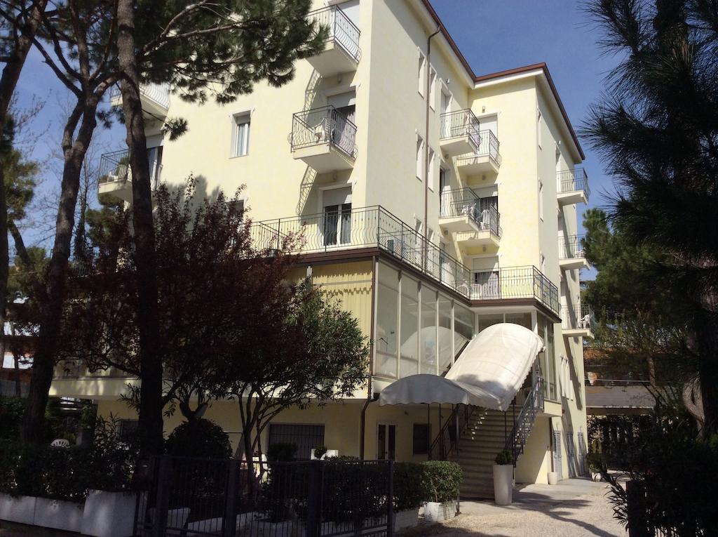 Hotel Augustus Milano Marittima Exteriör bild