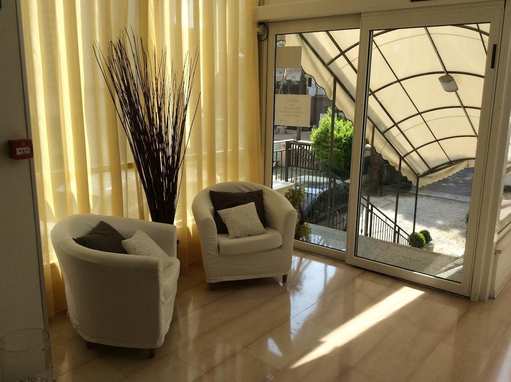 Hotel Augustus Milano Marittima Exteriör bild