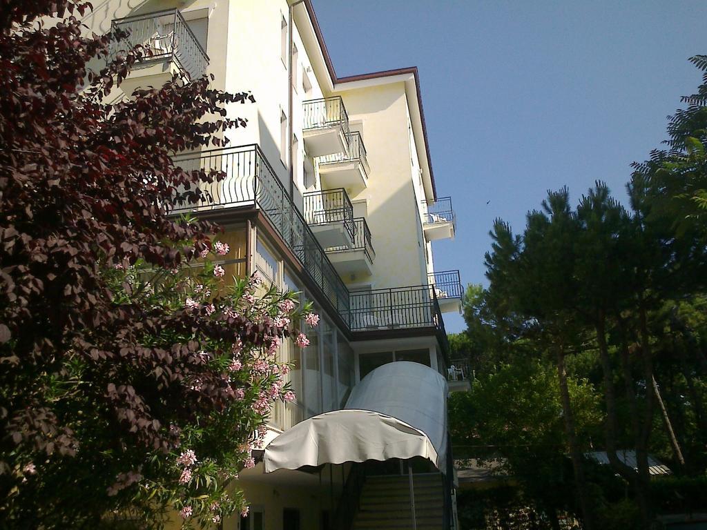 Hotel Augustus Milano Marittima Exteriör bild
