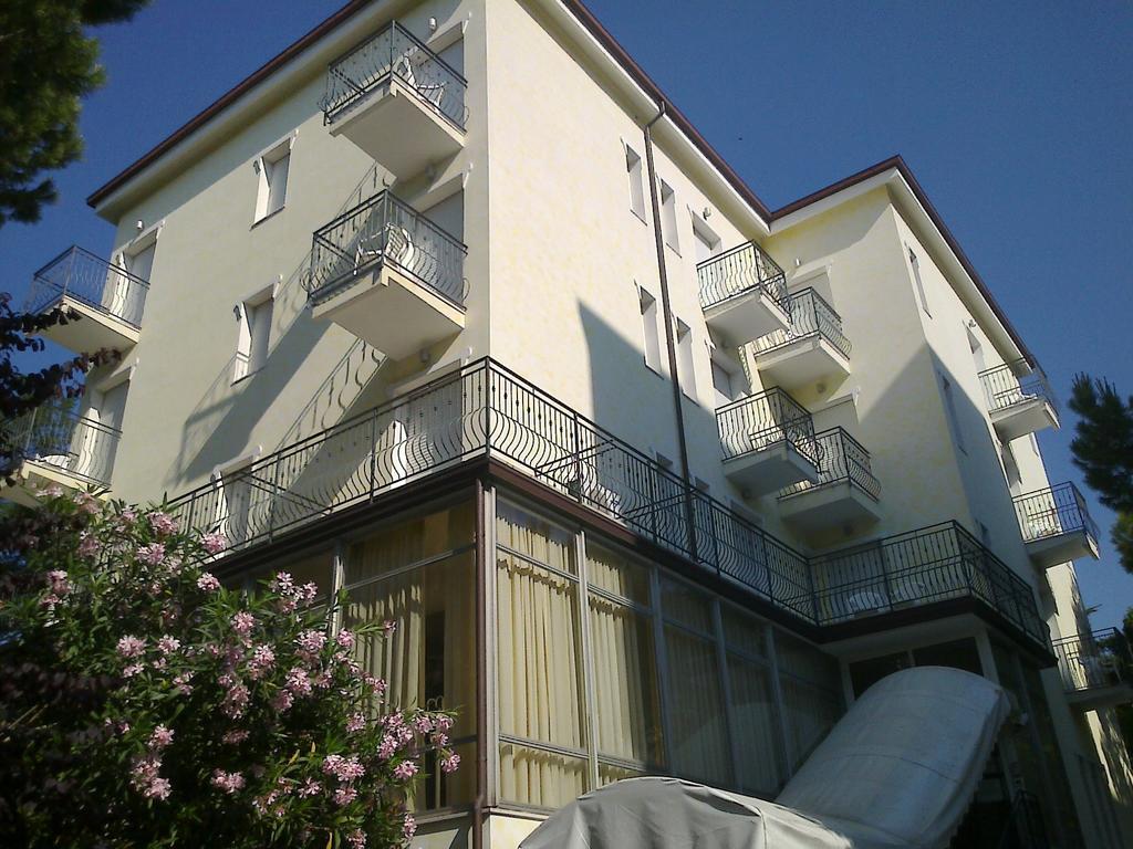 Hotel Augustus Milano Marittima Exteriör bild