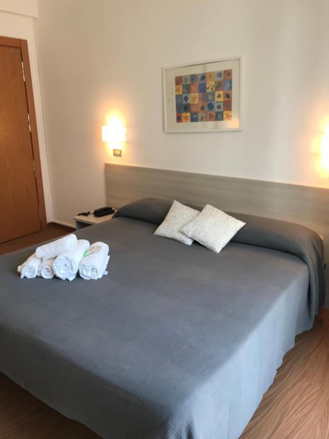 Hotel Augustus Milano Marittima Exteriör bild