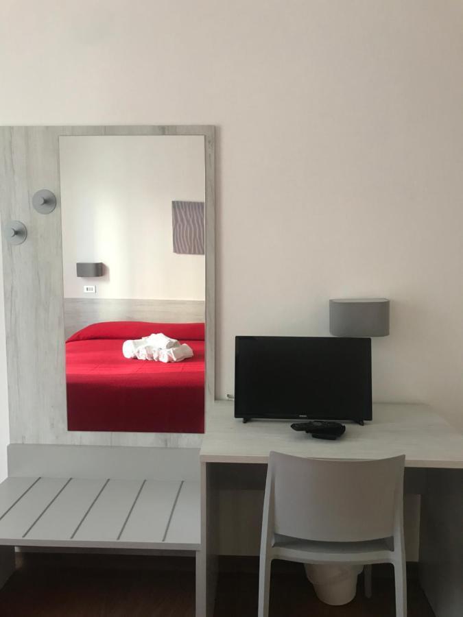 Hotel Augustus Milano Marittima Exteriör bild